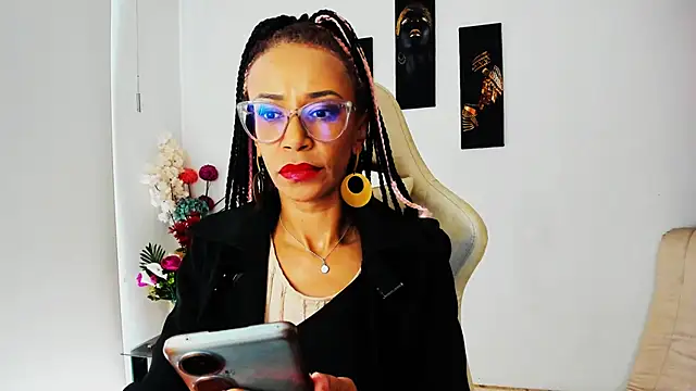 Snapshot of ScarlettMalbec chatting on February 2025 08:05:02 PM ScarlettMalbec online show from February 2025 08:05:02 PM