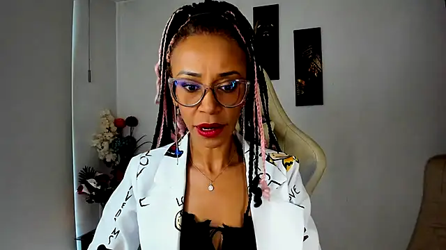 Snapshot of ScarlettMalbec chatting on February 2025 08:54:02 PM ScarlettMalbec online show from February 2025 08:54:02 PM