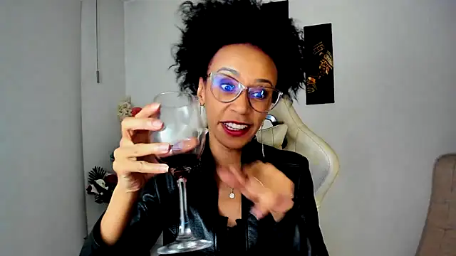 Snapshot of ScarlettMalbec chatting on March 2025 12:07:02 AM ScarlettMalbec online show from March 2025 12:07:02 AM