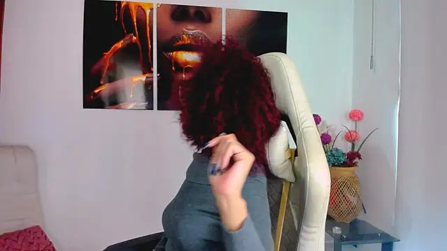 Snapshot of ScarlettMalbec chatting on October 2025 09:45:01 PM ScarlettMalbec online show from October 2025 09:45:01 PM