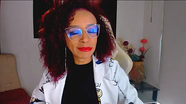 Snapshot of ScarlettMalbec chatting on October 2025 09:24:01 PM ScarlettMalbec online show from October 2025 09:24:01 PM