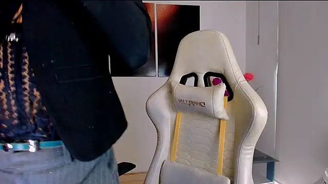 Snapshot of ScarlettMalbec chatting on October 2025 10:10:01 PM ScarlettMalbec online show from October 2025 10:10:01 PM