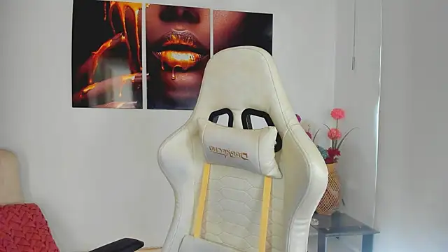 Snapshot of ScarlettMalbec chatting on October 2025 09:16:01 PM ScarlettMalbec online show from October 2025 09:16:01 PM