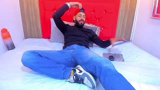 Thiagogomez online show from January 2025 12:31:01 PM