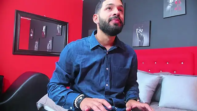 Thiagogomez online show from March 2025 12:30:02 PM