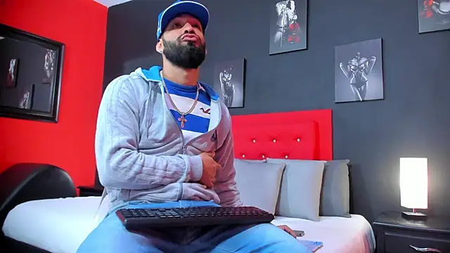 Thiagogomez online show from September 2025 12:27:02 PM