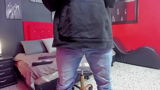 Thiagogomez online show from October 2025 12:39:02 PM