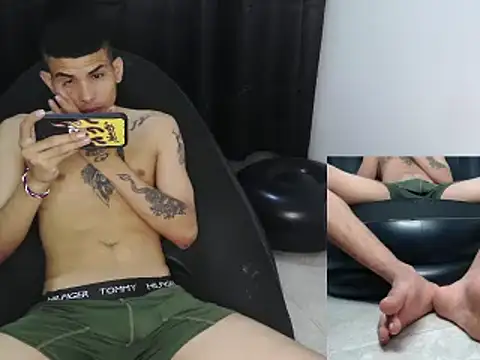 Snapshot of hot_king20 chatting on February 2025 06:43:01 PM hot king20 online show from February 2025 06:43:01 PM