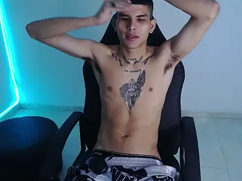 Snapshot of hot_king20 chatting on December 2025 04:33:01 PM hot king20 online show from December 2025 04:33:01 PM