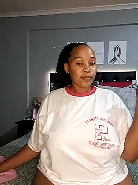 Snapshot of Toya_P chatting on February 2025 08:33:01 PM Toya P online show from February 2025 08:33:01 PM