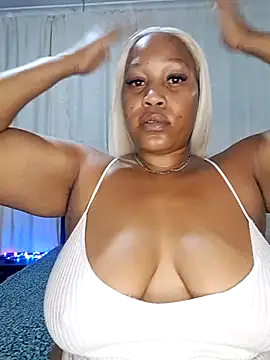 Snapshot of Toya_P chatting on May 2026 07:36:02 AM Toya P online show from May 2026 07:36:02 AM