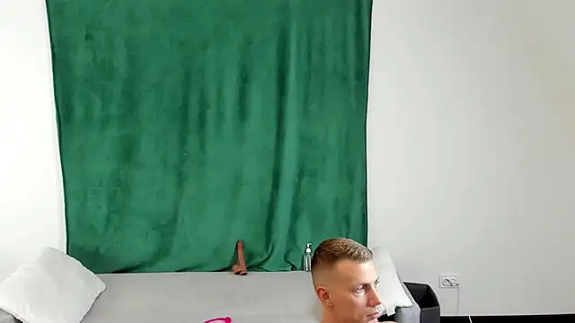 Snapshot of Georgearmwrestler chatting on December 2024 04:17:01 PM Georgearmwrestler online show from December 2024 04:17:01 PM