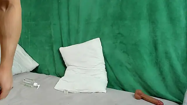 Snapshot of Georgearmwrestler chatting on January 2025 04:33:01 PM Georgearmwrestler online show from January 2025 04:33:01 PM