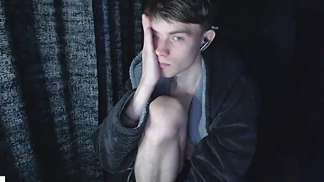 Snapshot of Student_Oliver chatting on November 2025 07:01:02 PM Student Oliver online show from November 2025 07:01:02 PM