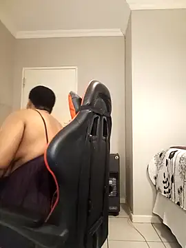 Snapshot of bustylisa1983 chatting on December 2025 04:18:02 AM bustylisa1983 online show from December 2025 04:18:02 AM