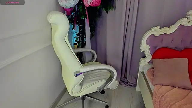 Lily Marlin online show from June 2026 03:54:02 AM
