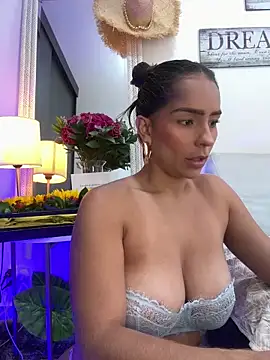 Mau White online show from January 2025 07:20:01 PM