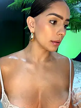 Mau White online show from November 2025 10:14:02 PM