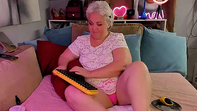 Snapshot of ShannaKingson chatting on August 2026 09:12:02 AM ShannaKingson online show from August 2026 09:12:02 AM