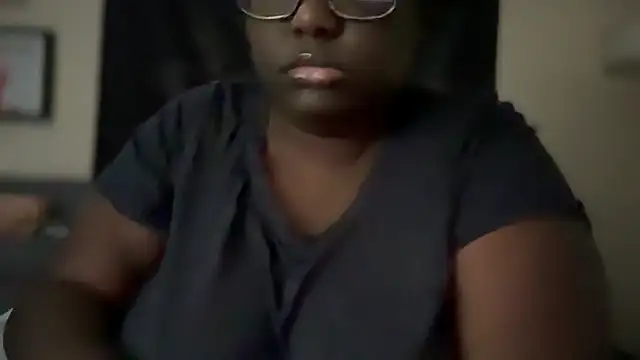 Snapshot of Yagurl__west chatting on January 2025 10:45:01 PM Yagurl west online show from January 2025 10:45:01 PM