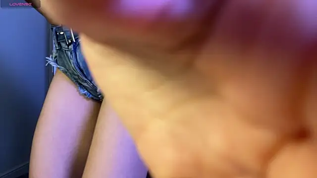 Snapshot of viviann_evans chatting on December 2025 01:22:02 AM viviann evans online show from December 2025 01:22:02 AM