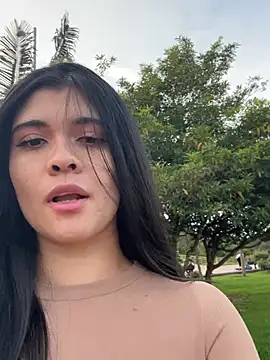 ambar-adaams online show from May 2026 10:27:02 PM