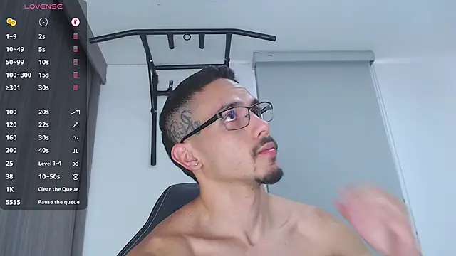 russthiago online show from December 2024 03:44:01 PM