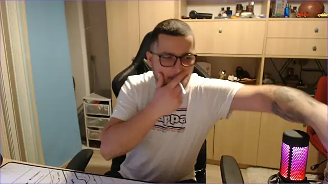 bigpuff hott online show from October 2025 05:02:02 PM