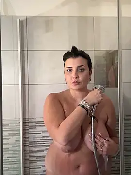 Snapshot of Novababy18 chatting on December 2024 03:05:01 PM Novababy18 online show from December 2024 03:05:01 PM