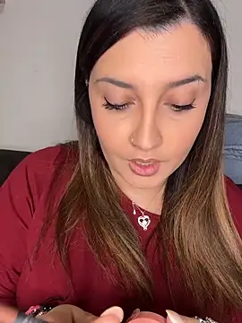 Snapshot of Novababy18 chatting on February 2026 11:39:02 PM Novababy18 online show from February 2026 11:39:02 PM