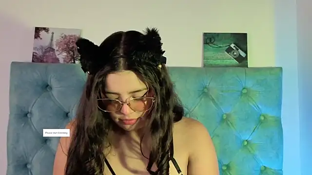 Paola Lyon  online show from September 2025 06:52:02 PM