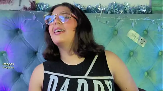 Paola Lyon  online show from December 2025 07:10:01 PM