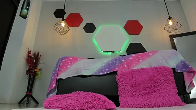 martinaclark online show from December 2025 12:19:02 AM