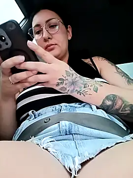 Snapshot of my-kitty chatting on November 2025 09:25:02 PM my-kitty online show from November 2025 09:25:02 PM