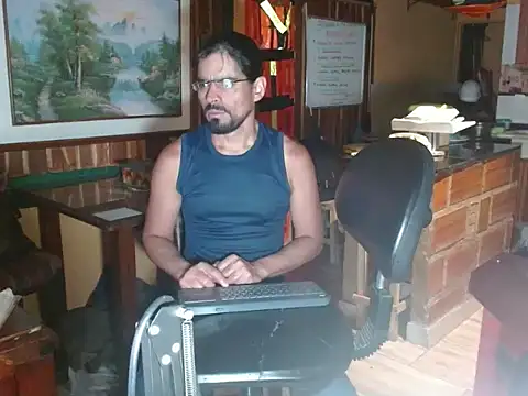 Snapshot of Dr_Pocholate84 chatting on May 2026 11:45:02 PM Dr Pocholate84 online show from May 2026 11:45:02 PM