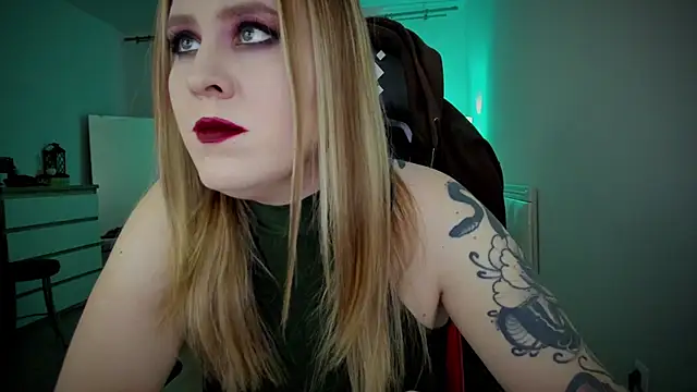 Olivia Munk online show from December 2024 09:52:02 AM