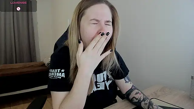 Olivia Munk online show from March 2025 02:43:01 AM