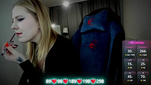 Olivia Munk online show from October 2025 05:04:02 AM