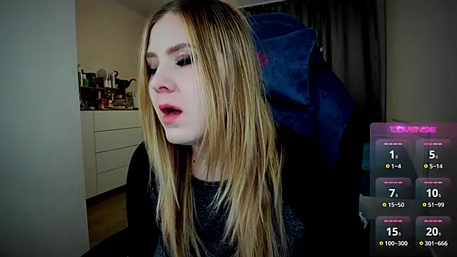 Olivia Munk online show from October 2025 04:33:01 AM