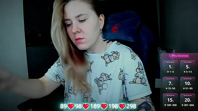 Olivia Munk online show from October 2025 03:23:02 AM