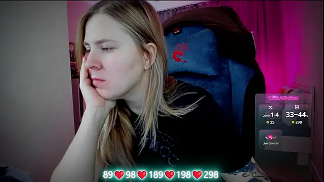 Olivia Munk online show from November 2025 04:01:01 AM