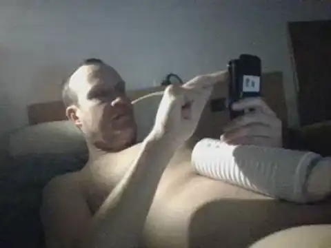 Snapshot of dlvis12 chatting on February 2025 08:00:01 PM dlvis12 online show from February 2025 08:00:01 PM