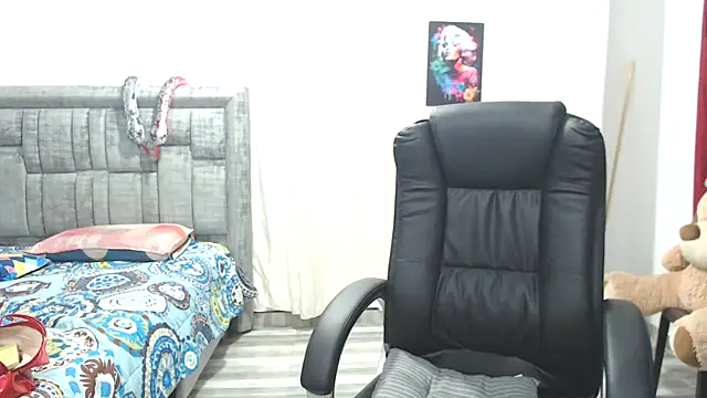 Snapshot of LAURA_CRAIZY chatting on November 2025 03:18:02 AM LAURA CRAIZY online show from November 2025 03:18:02 AM