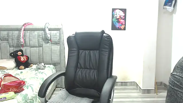 Snapshot of LAURA_CRAIZY chatting on January 2026 02:58:02 AM LAURA CRAIZY online show from January 2026 02:58:02 AM