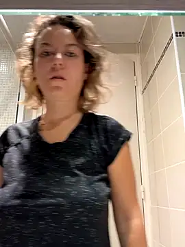 Snapshot of BabyNila chatting on October 2025 05:27:02 AM BabyNila online show from October 2025 05:27:02 AM