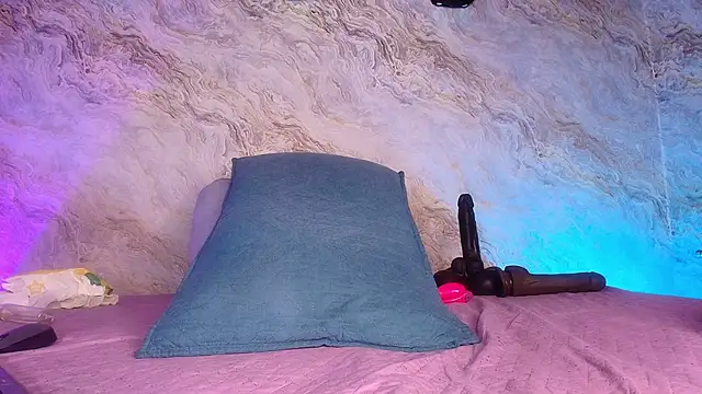 jones maddy  online show from November 2025 12:02:02 PM