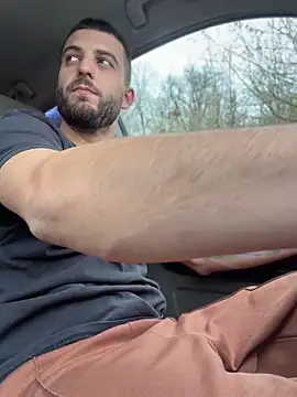 ElChapoGuzman95 online show from April 2026 07:25:02 AM