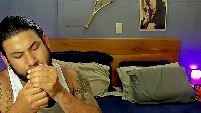 Snapshot of Prometeo-grizzly chatting on December 2025 01:02:02 AM Prometeo-grizzly online show from December 2025 01:02:02 AM