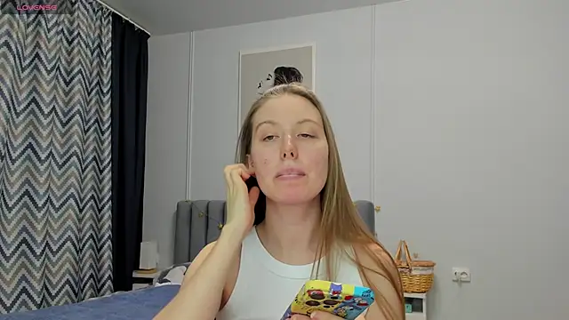 Snapshot of Peggy_Beauty chatting on February 2025 02:28:02 AM Peggy Beauty online show from February 2025 02:28:02 AM