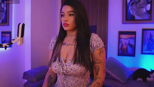 HannahW  online show from December 2024 09:35:01 PM